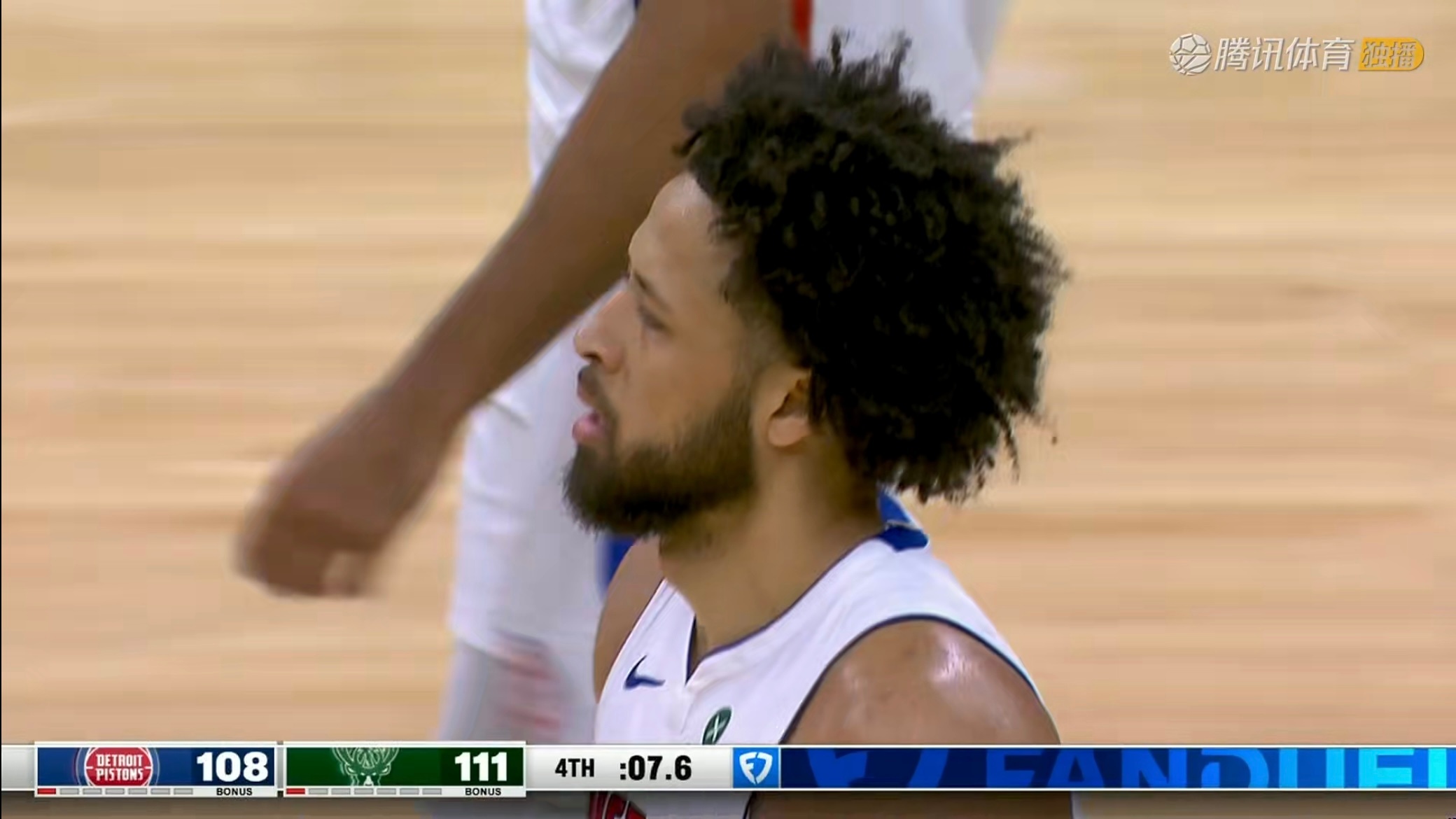 罗林斯锁死了坎宁安，坎宁安最后一攻投个三不沾！活塞vs雄鹿字母哥右小腿拉伤