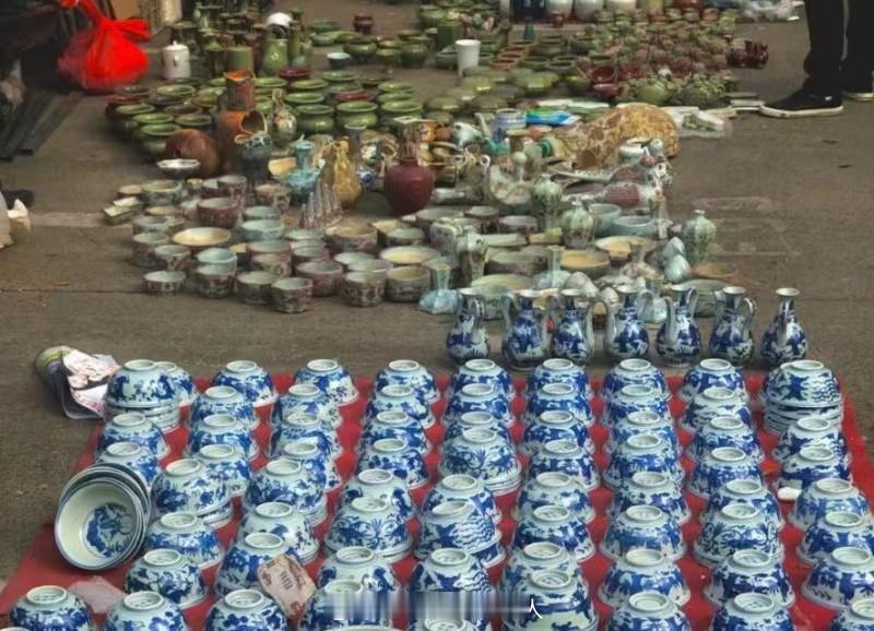 景德镇古玩市场为何叫鬼市 这真的是历史悠久的文化古城，也是很特别的市场，对于古玩