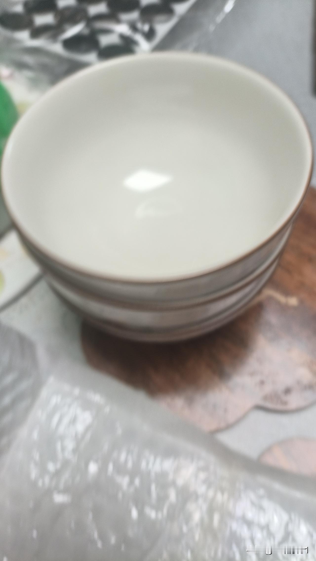 现在实体店真的没生意呀！一到李姐家，李姐说一般东西都是网购，买衣服也方便，收到不