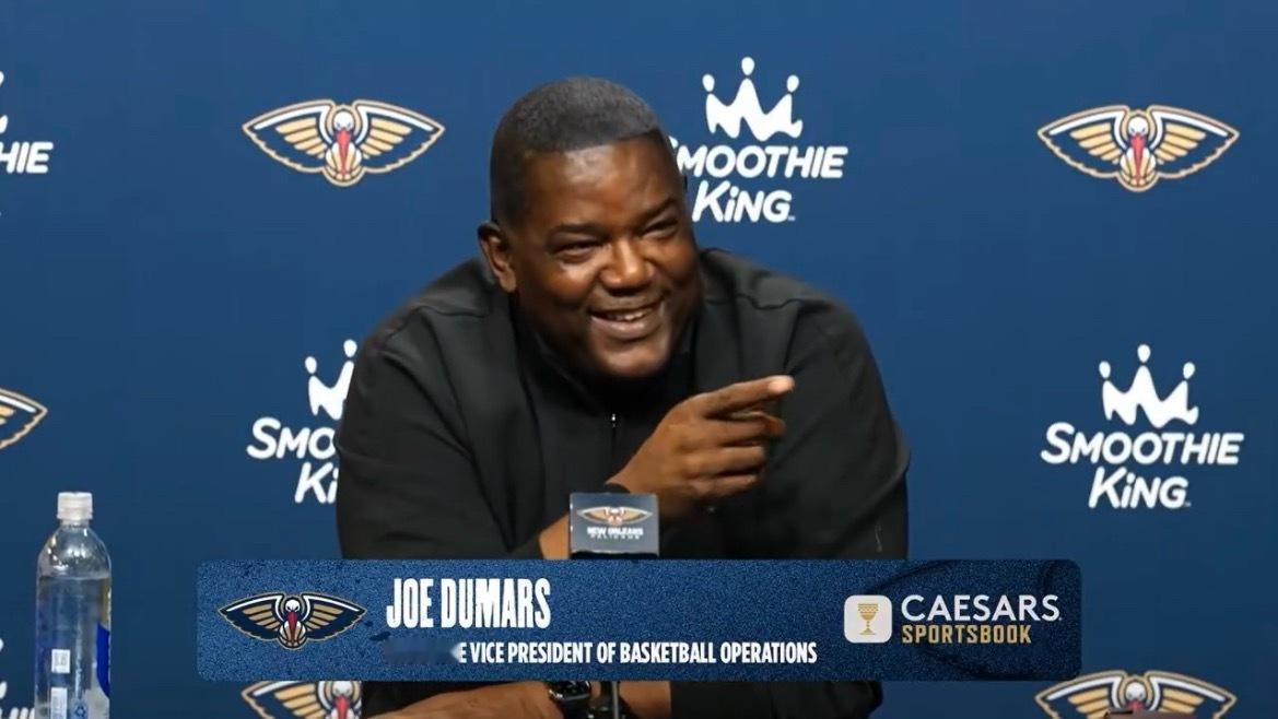 鹈鹕总经理杜马斯强调自己不会交易锡安：“我们无意这么做。进入休赛期，我们期待锡安