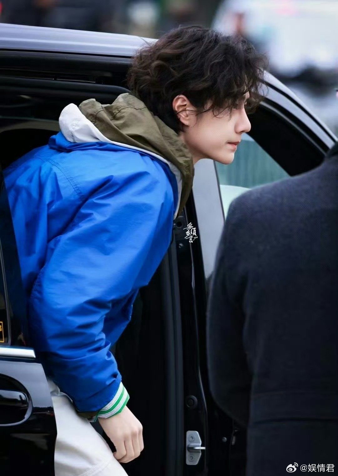 王一博卷发蓬松随性闻到王一博的香味啊啊啊啊啊啊王一博卷发蓬松随性 