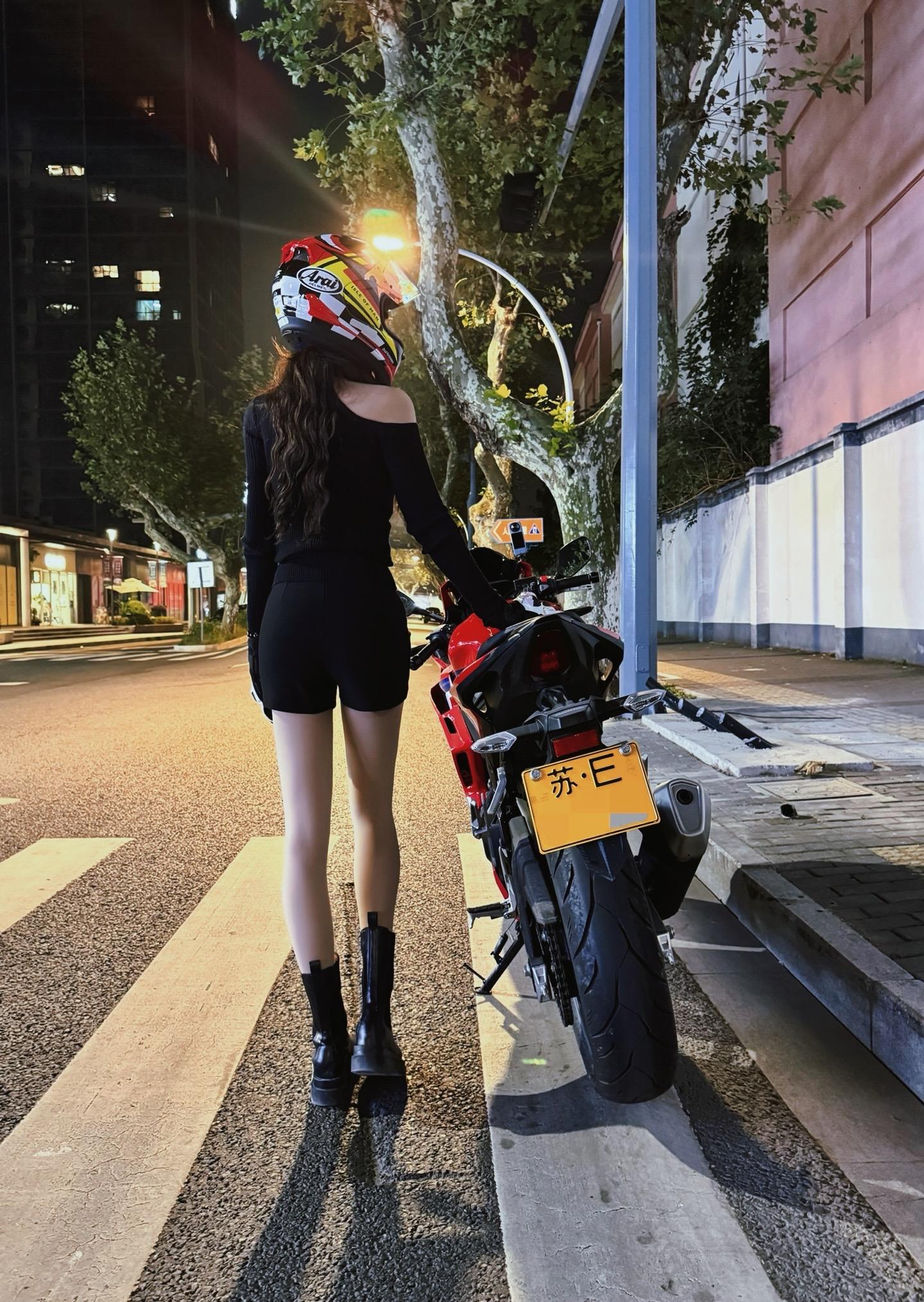 摩托有离合，人生多悲欢。 相逢已是上上签。
