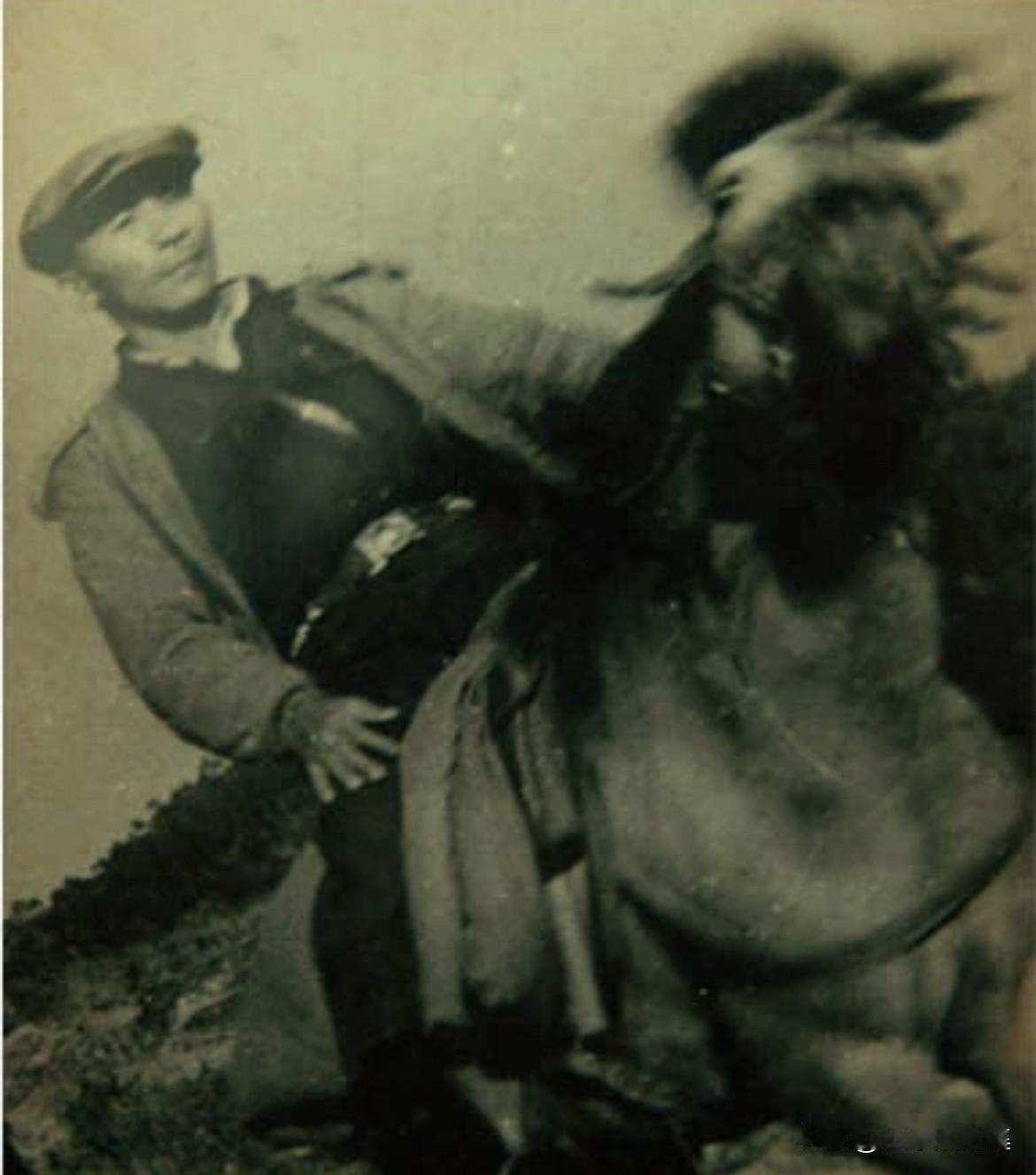 1947年11月至1950年3月，庄田在云南战斗期间的老照片。1947年11月，