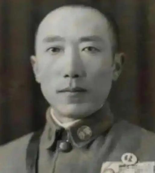 1941年，山西土匪乔日成归降日军后，日军一名中将竟亲自率领1万多人将他包围。乔