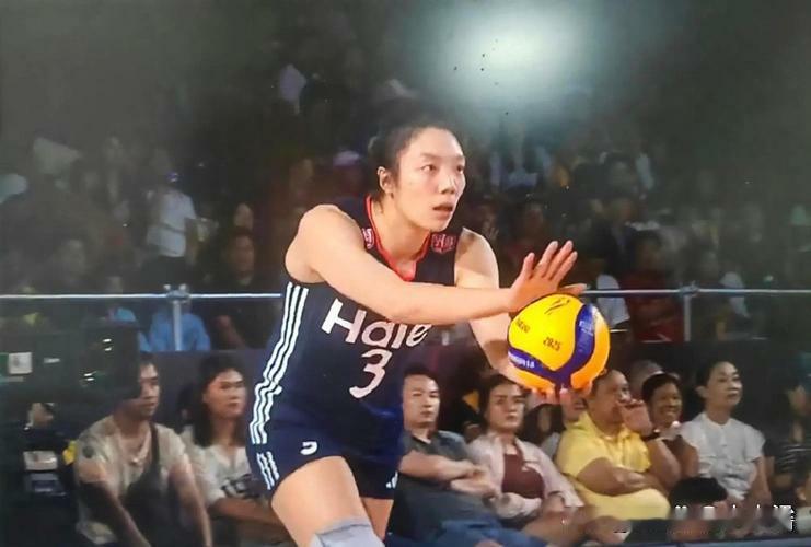 唐欣在半决赛对土耳其女排的比赛中进攻表现低迷，17扣3中只得3分。有球迷发文把唐