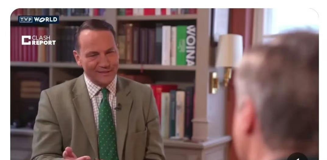 波兰外长有跟俄罗斯开战的意思吗？这是耗子别个左轮子有打北极熊的心。波外长口出狂言