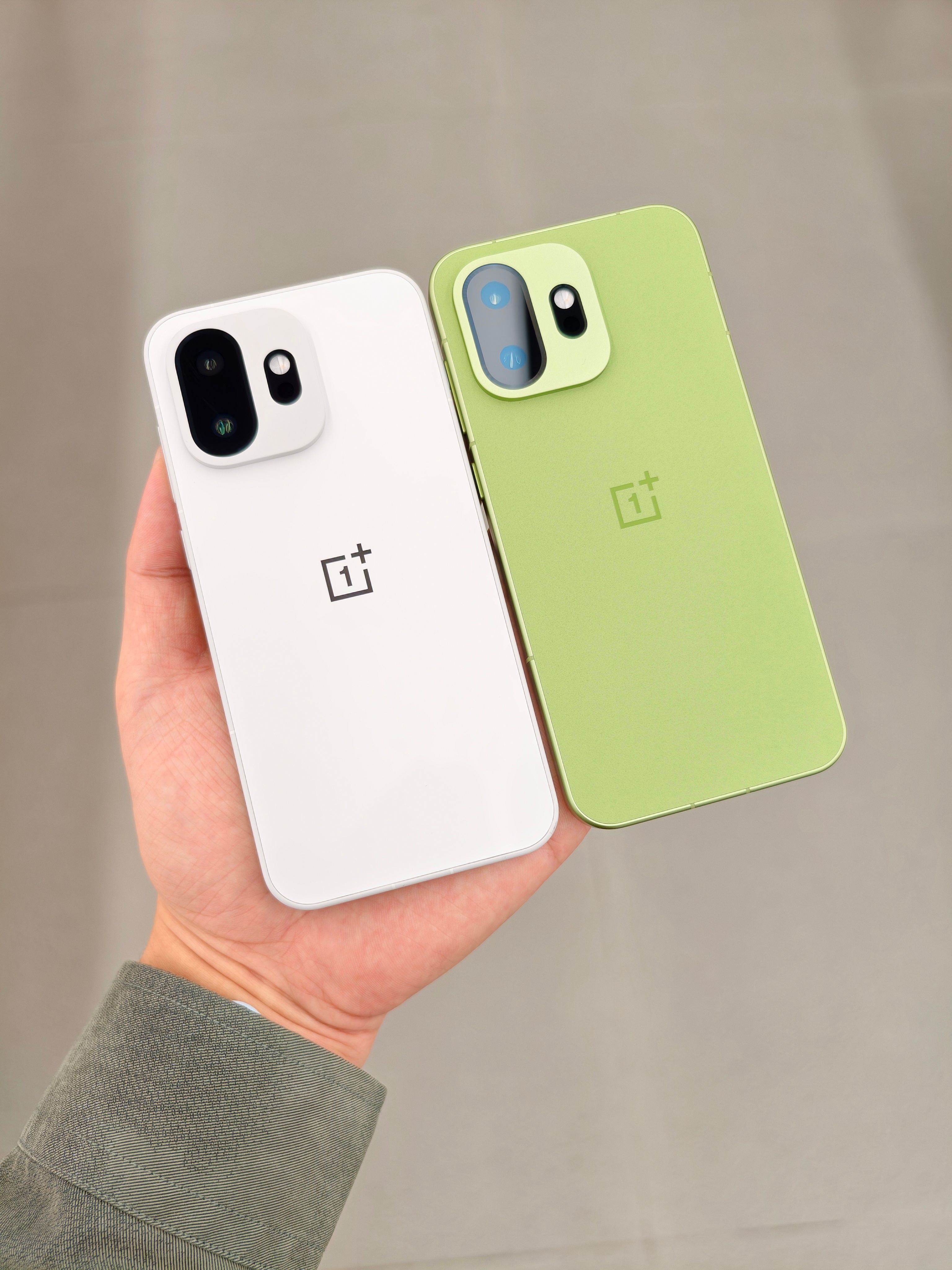 一加15T白色确实很漂亮哈但我的绿色，我也很喜欢！🌱 