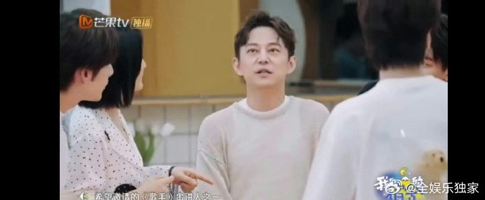侯佩岑回应主持歌手 谁还没被“侯佩岑+何老师”的组合戳中？一个用温柔拉近距离，一