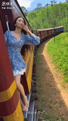 别让世俗的生活,
 淹没了你的热情与浪漫!! [玫瑰]