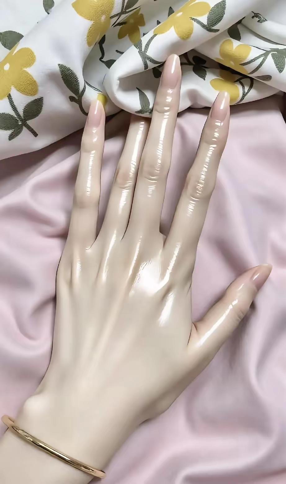 网友:
失业中，急寻工作，兄弟姐妹们帮看看，我这手做什么工作比较合适？谢谢！[祈
