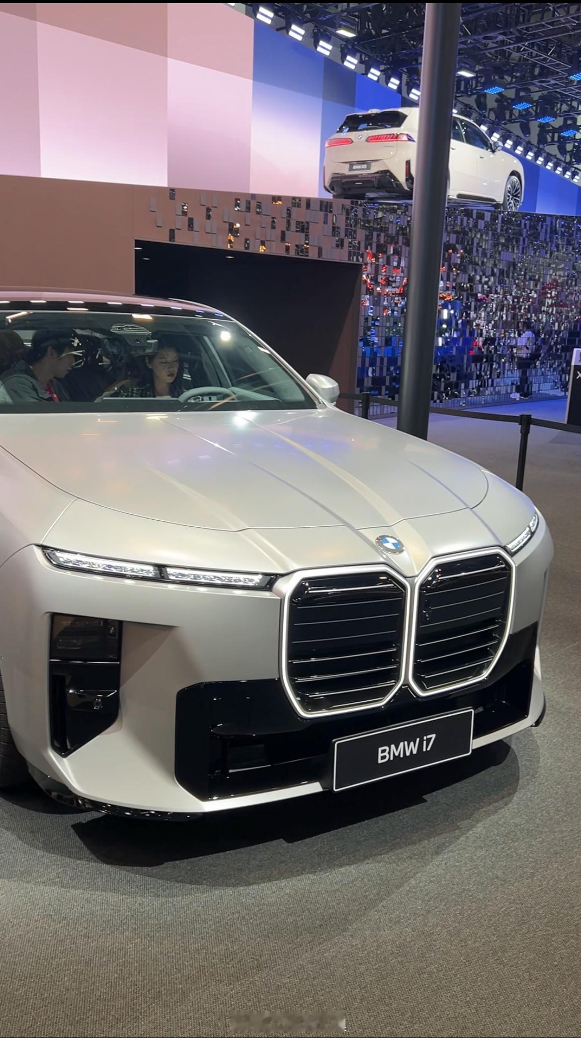 【宝马"数字化体验课"：全景iDrive，更懂中国】全新BMW 7系在北京车展上