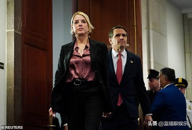 美司法部长帕姆·邦迪与副部长托德·布兰奇就爱泼斯坦案文件参加众议院监督委员会的闭