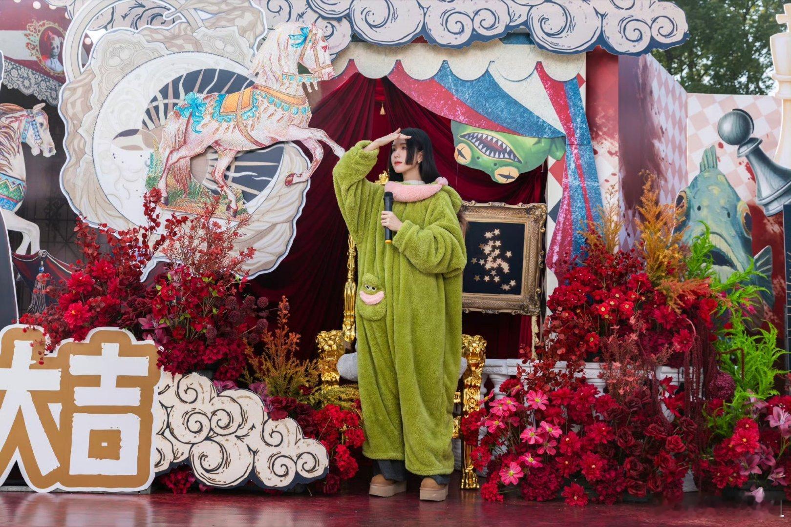 陈都灵公主切+玩偶服打卡《今天也没变成玩偶呢》粉丝开机应援，高度还原角色病娇萌妹