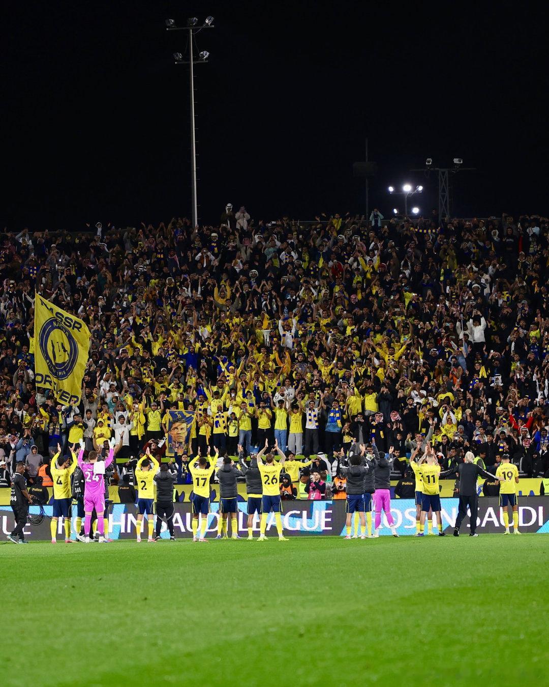 继续努力，保持信念，奋力拼搏。我们一起！🟡🔵Keep pushing, ke