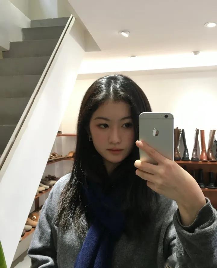 美女热门美女 素面朝天的一天 