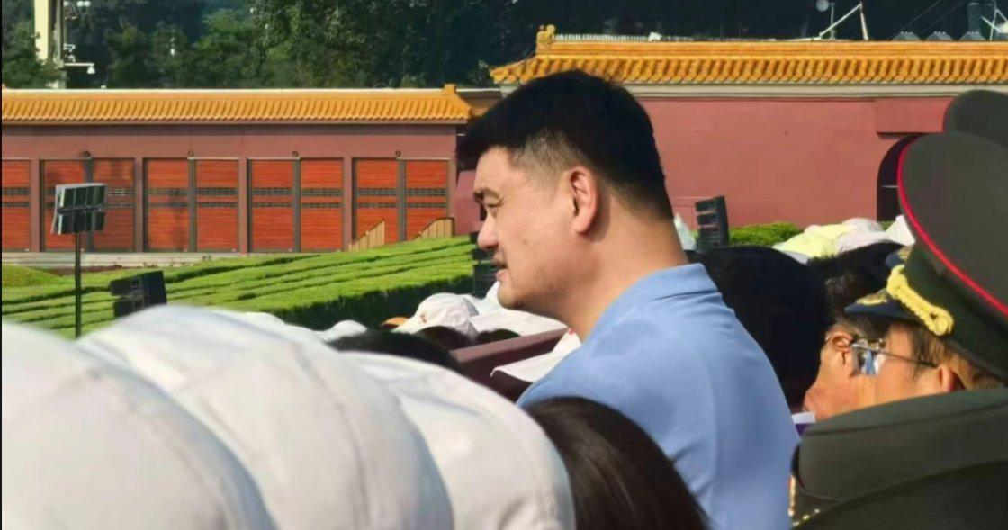 同样都是任内下课的掌门人，姚明出现在了“9·3阅兵”的嘉宾席，而刘国梁却没有。