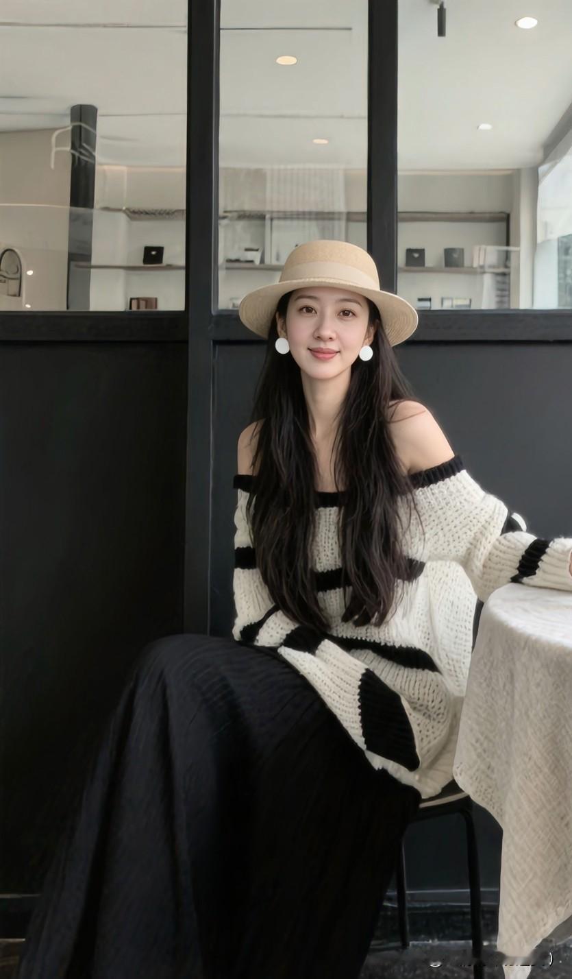 太强势的女人，
别找比你弱的，
那叫互相消耗！
得找个能接住你火，
还能给你兜底