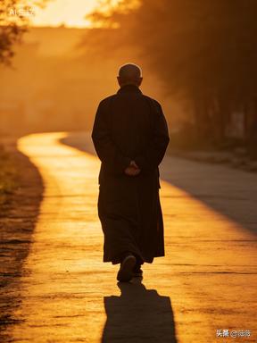 一位看了一辈子命的老先生，戳破一个真相：老天给每个人的饭碗，都是有定数的。有人装