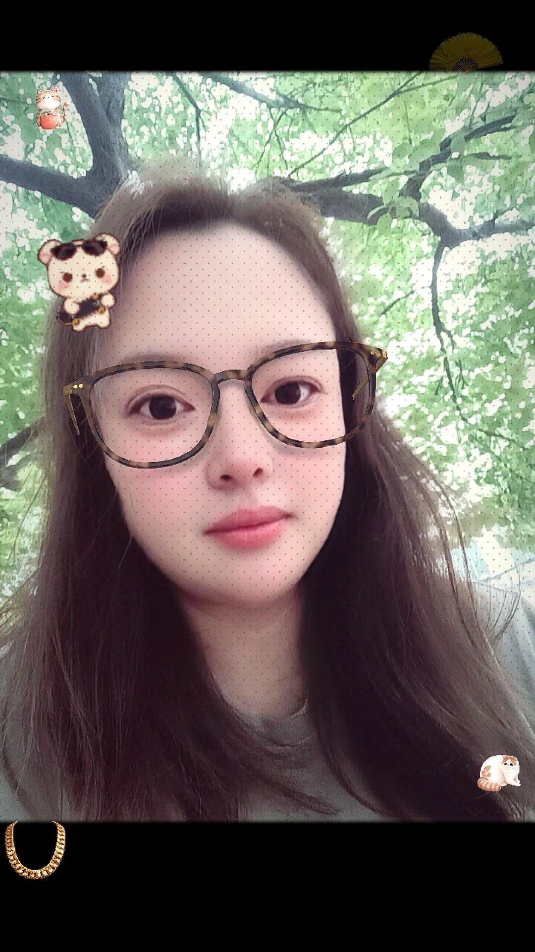 后来的后来，我远嫁了。去了那座没亲人，没朋友，没依靠的陌生城市。那时刚二十出头的