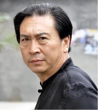 陈晓旭临终前，给前夫打了3小时电话。电话里，两人泣不成声。她说，我太像林黛玉，棱