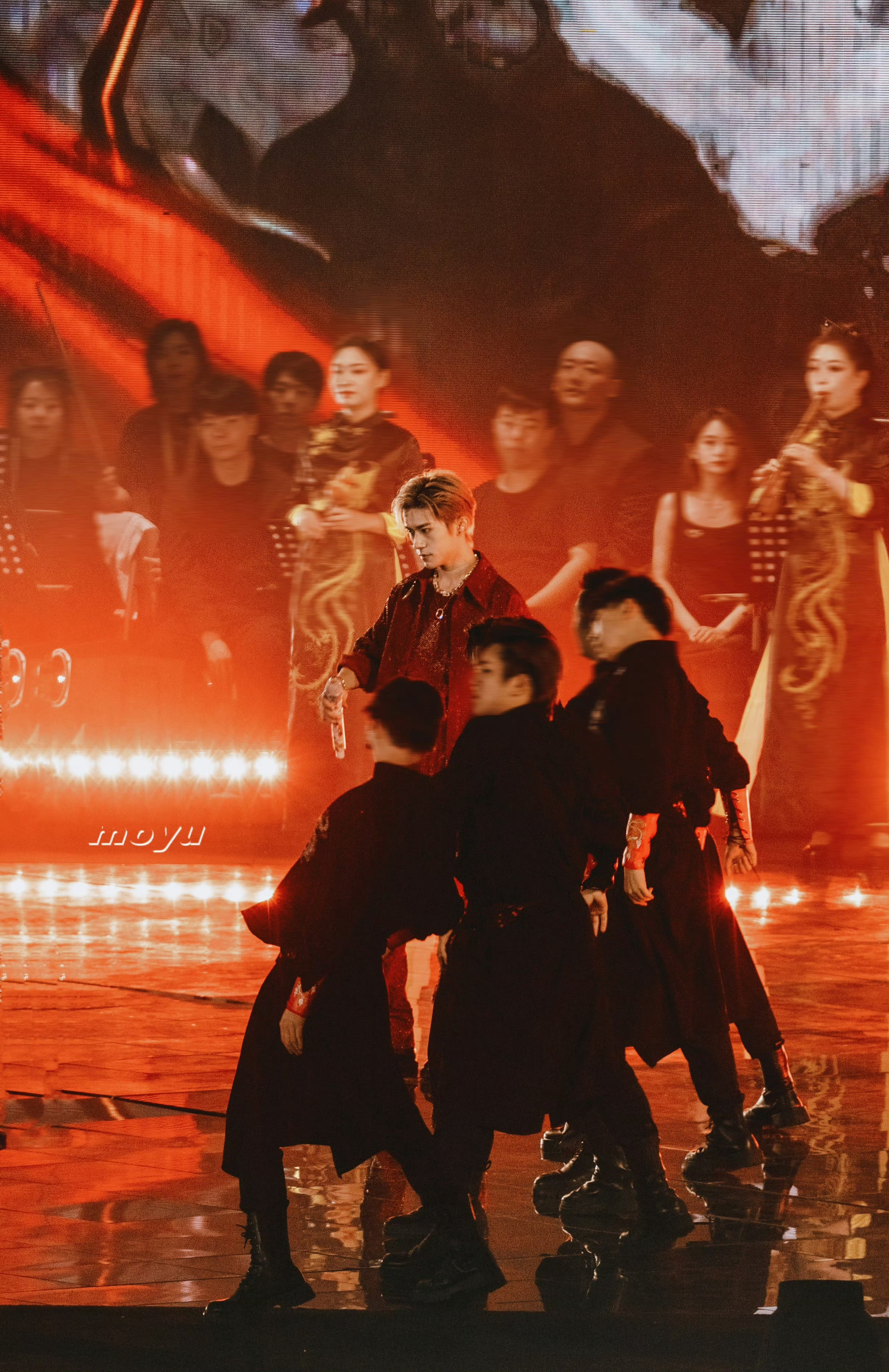 短暂的回座位拿电池盒的那几秒咔了一下四字 易烊千玺 yyqx 四字弟弟易烊千玺电