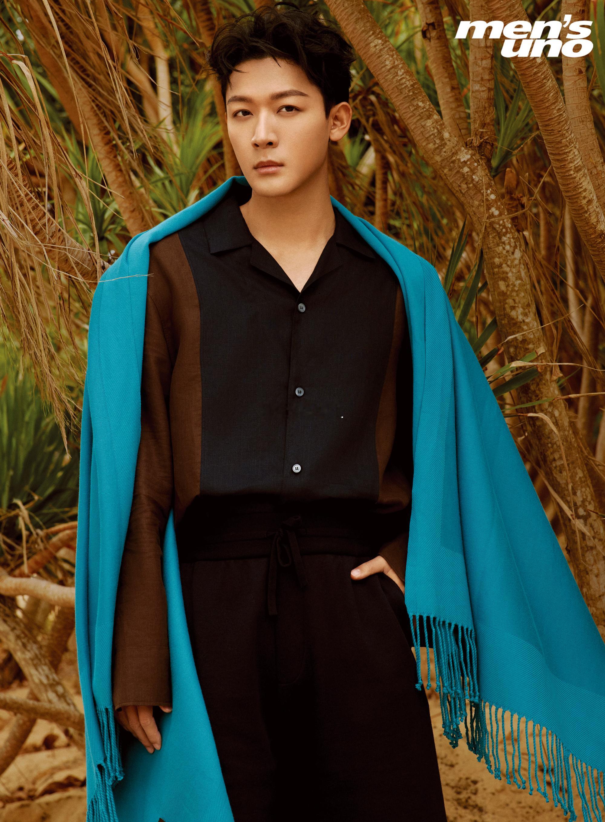 张晚意风度杂志5月封面，潇洒自如。张晚意杂志封面张晚意