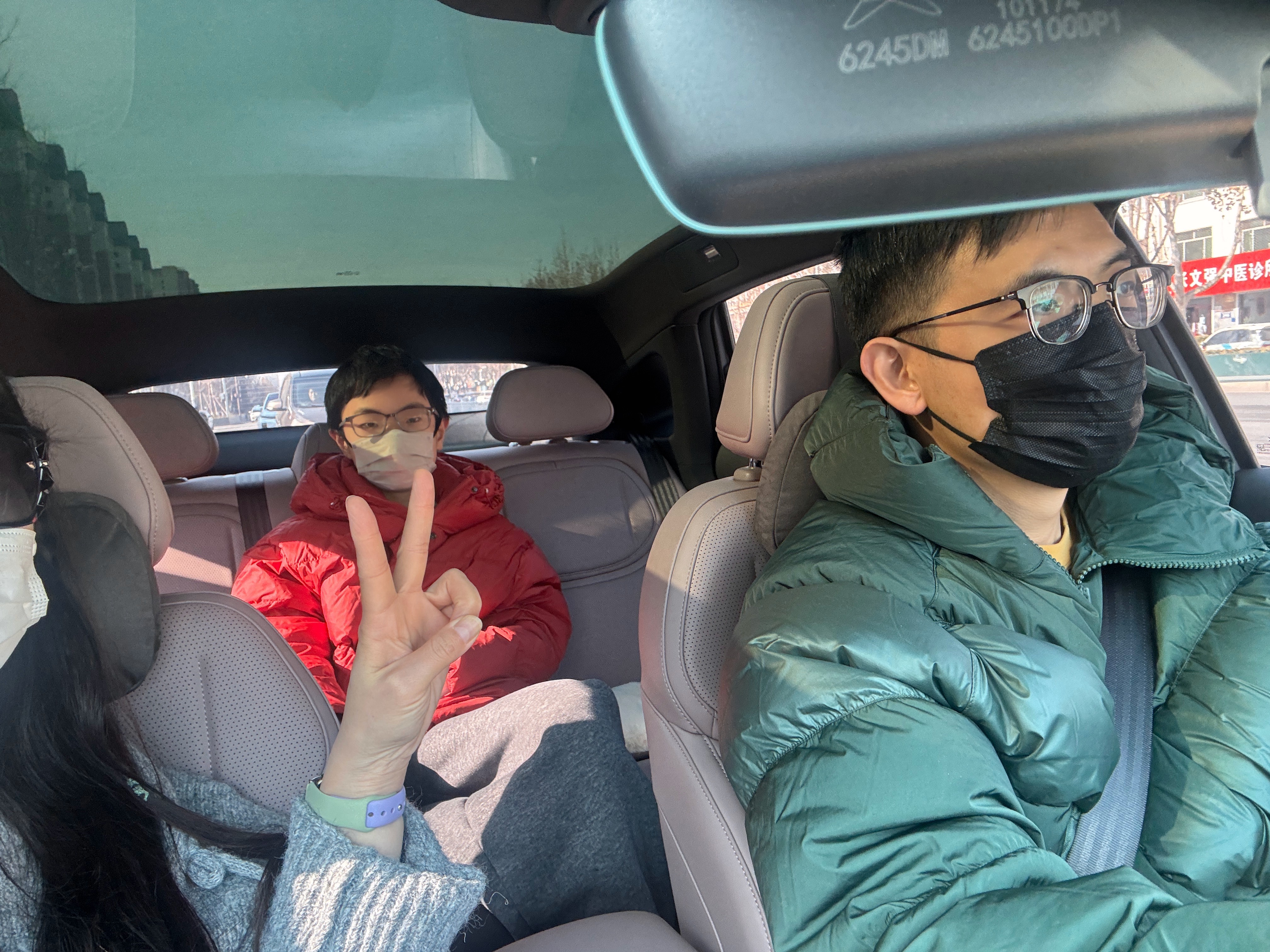 北方这边从腊八开始就逐渐有过年的氛围了，我家准备的年货已经在地下室堆了好多。不知