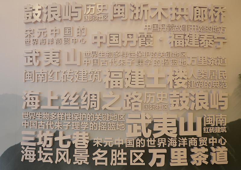 古代晋江从南安析出，主要存在几个关键因素。从人口层面而言，彼时南安人口持续增长，