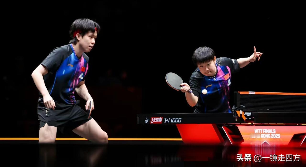 WTT香港总决赛混双第一小组最后一场比赛，王楚钦/孙颖莎对阵中国香港组合黄镇廷/