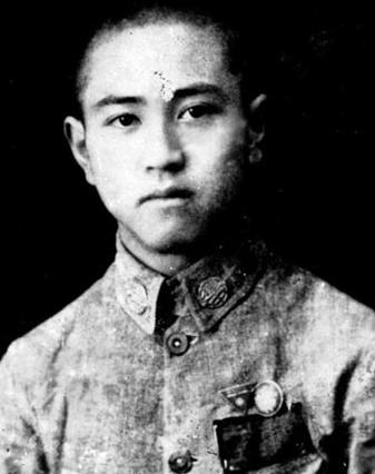 1948年，刘国鋕被捕入狱，他的五哥大惊，专程从香港飞到重庆，拿着一张空白支票送