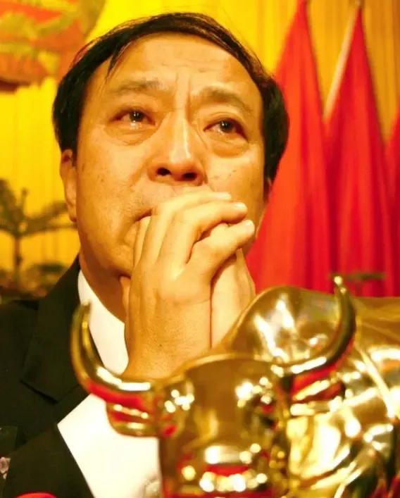 侯耀华在视频中已公开为抢了牛群的大师兄地位道歉并解释原因？牛群老师也应该可以释放