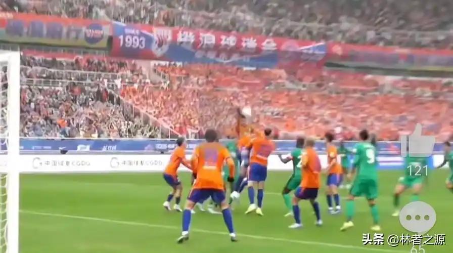 说白了，这事儿就是马德鲁加那个手球压根儿够不上判点球的标准。场上主裁和视频裁判当