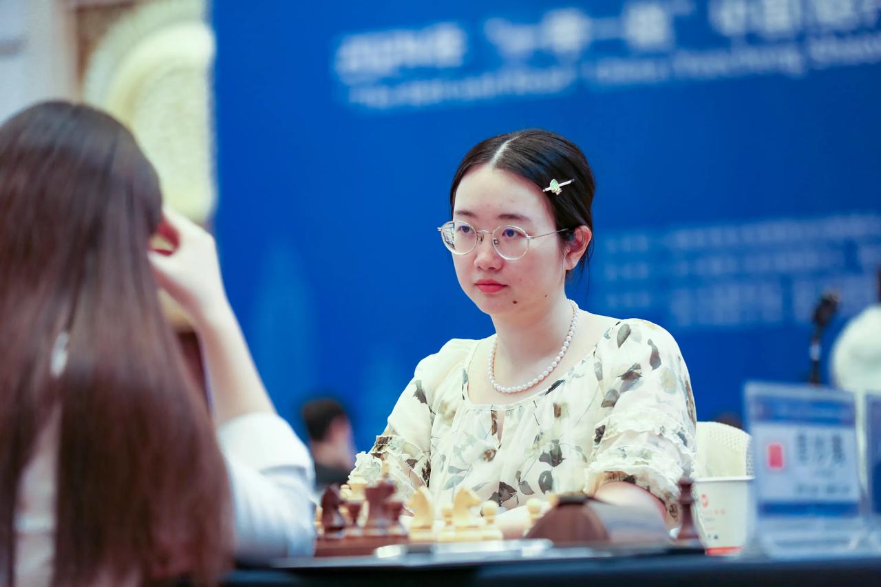 “一带一路”绍兴越城女子国际公开赛赛程过半，谭中怡5战4胜1和，积4.5分，一枝