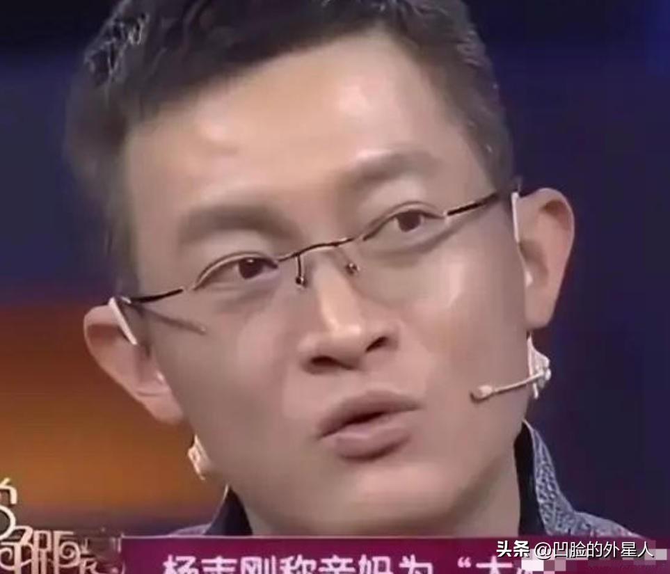 2021年，演员杨志刚说，我每次去郭靖宇家，都得喊我的亲生妈妈叫大姑，她就晚上偷