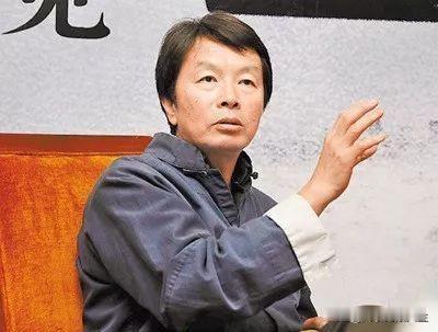 作家刘震云曾言：
“佛不贪，为何要世人供奉？人不坏，为何需要法律严惩？众人烧香皆