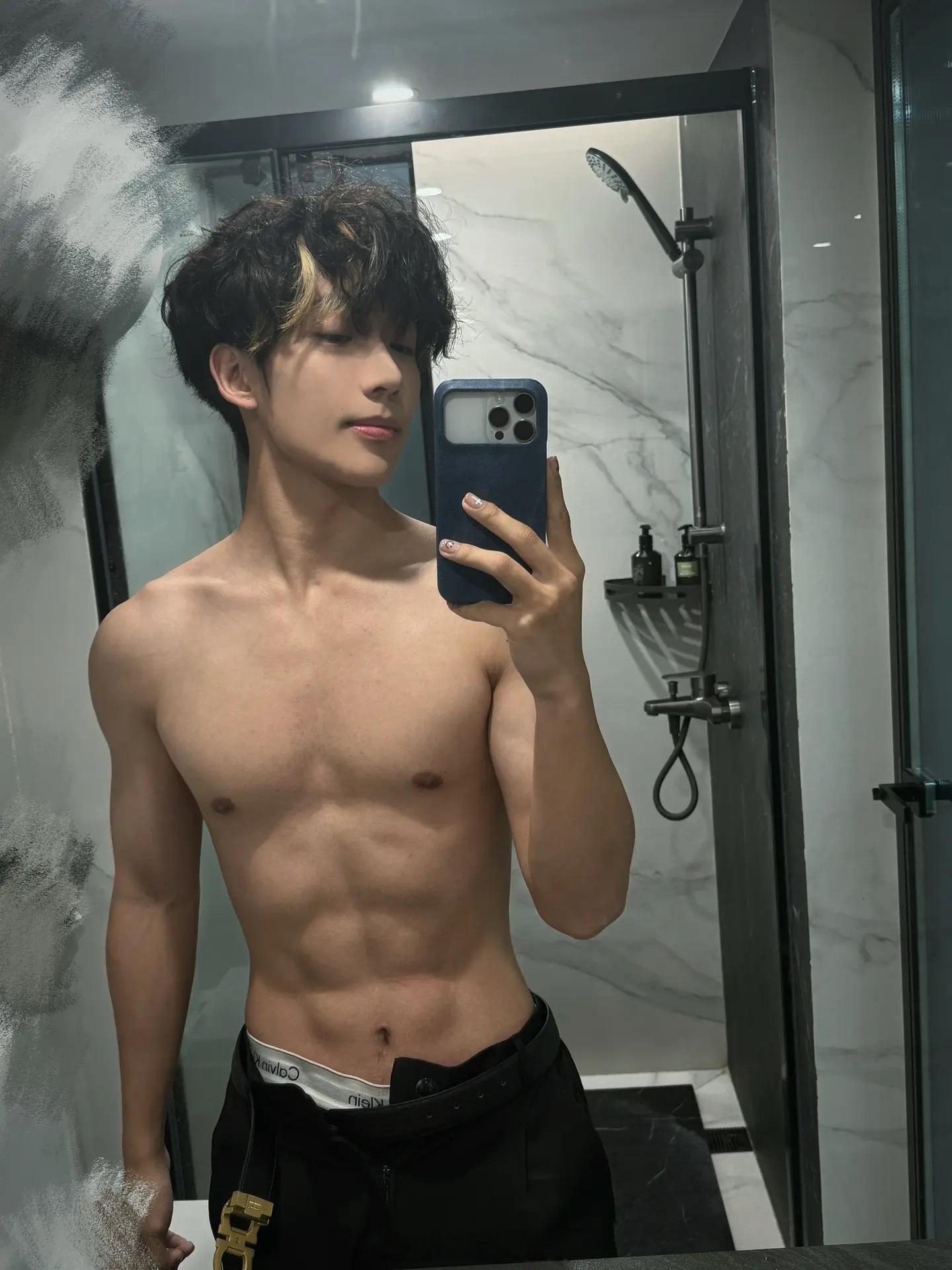 08薄肌男大 