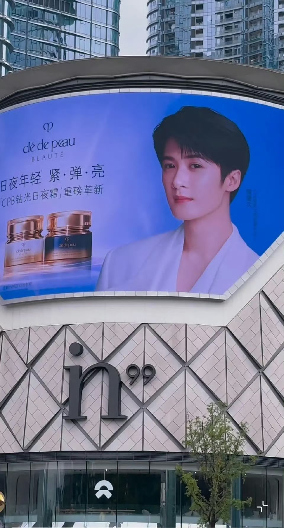 檀健次✖️cpb，线下地广已全面上线。 ​​商务霸霸好宠啊 ​​​