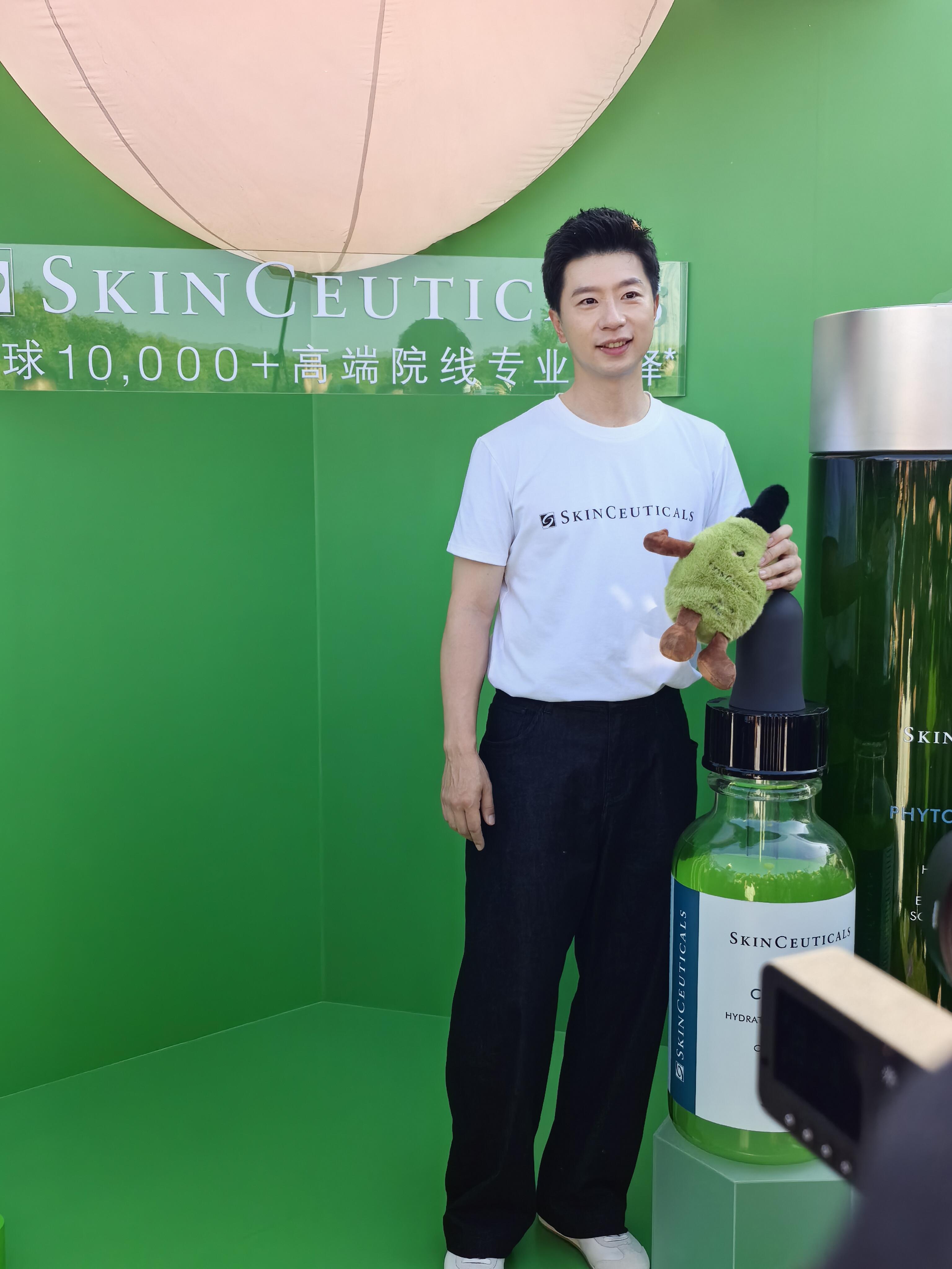 修丽可品牌大使马龙 好近