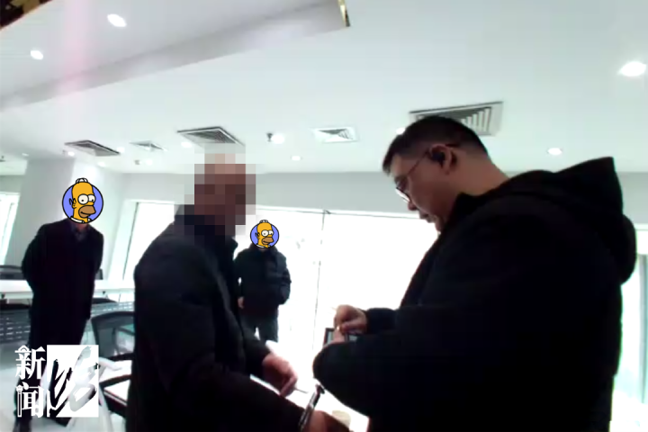 上海一保安经理克扣保安10000多顿饭，一天两顿变一顿，节假日三顿直接全“砍”，5年贪了20万被抓