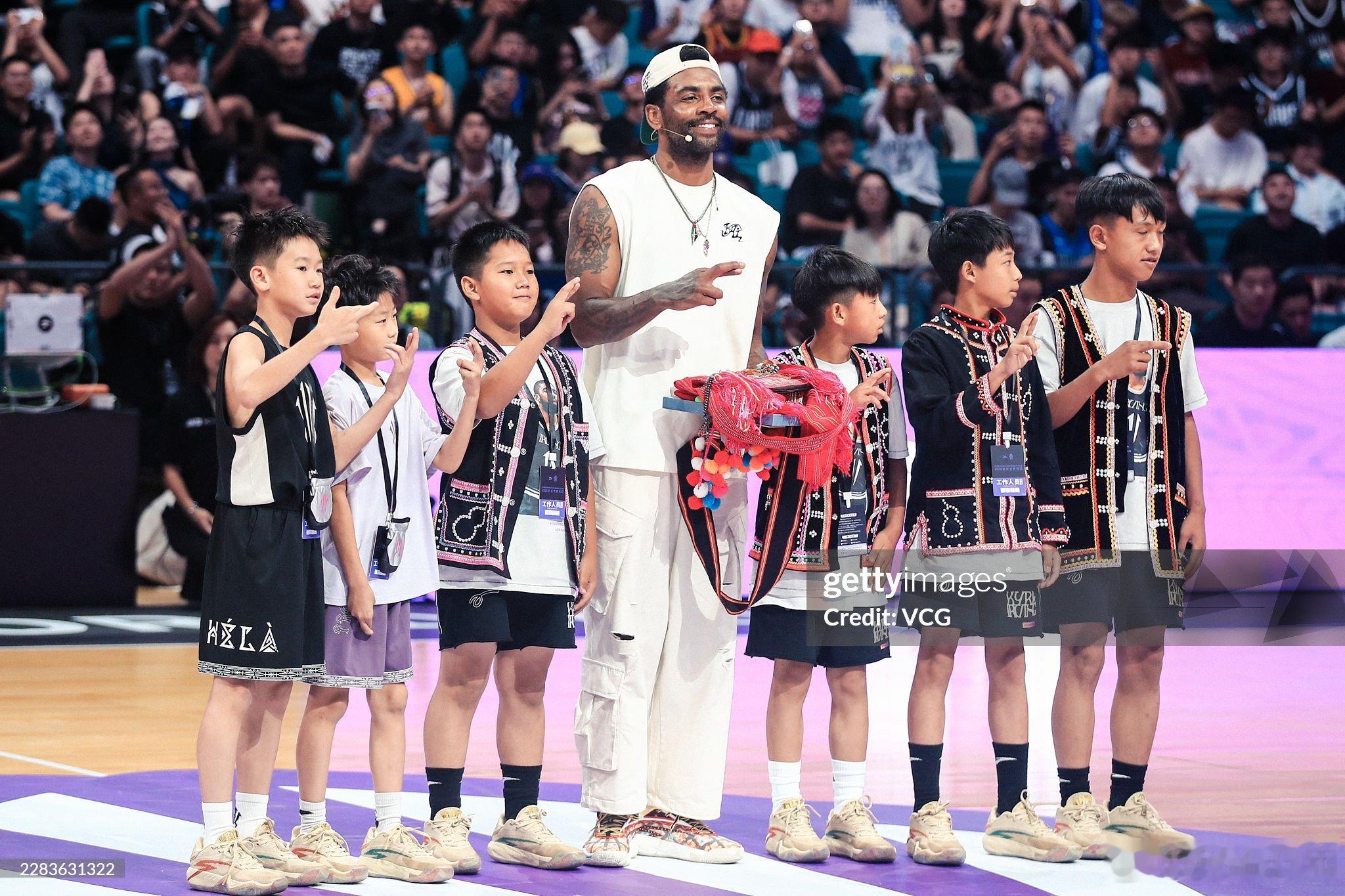 MFFL 梅接受采访。“我今天早上和欧文聊过，还亲眼观看了他的训练。那种感觉就像