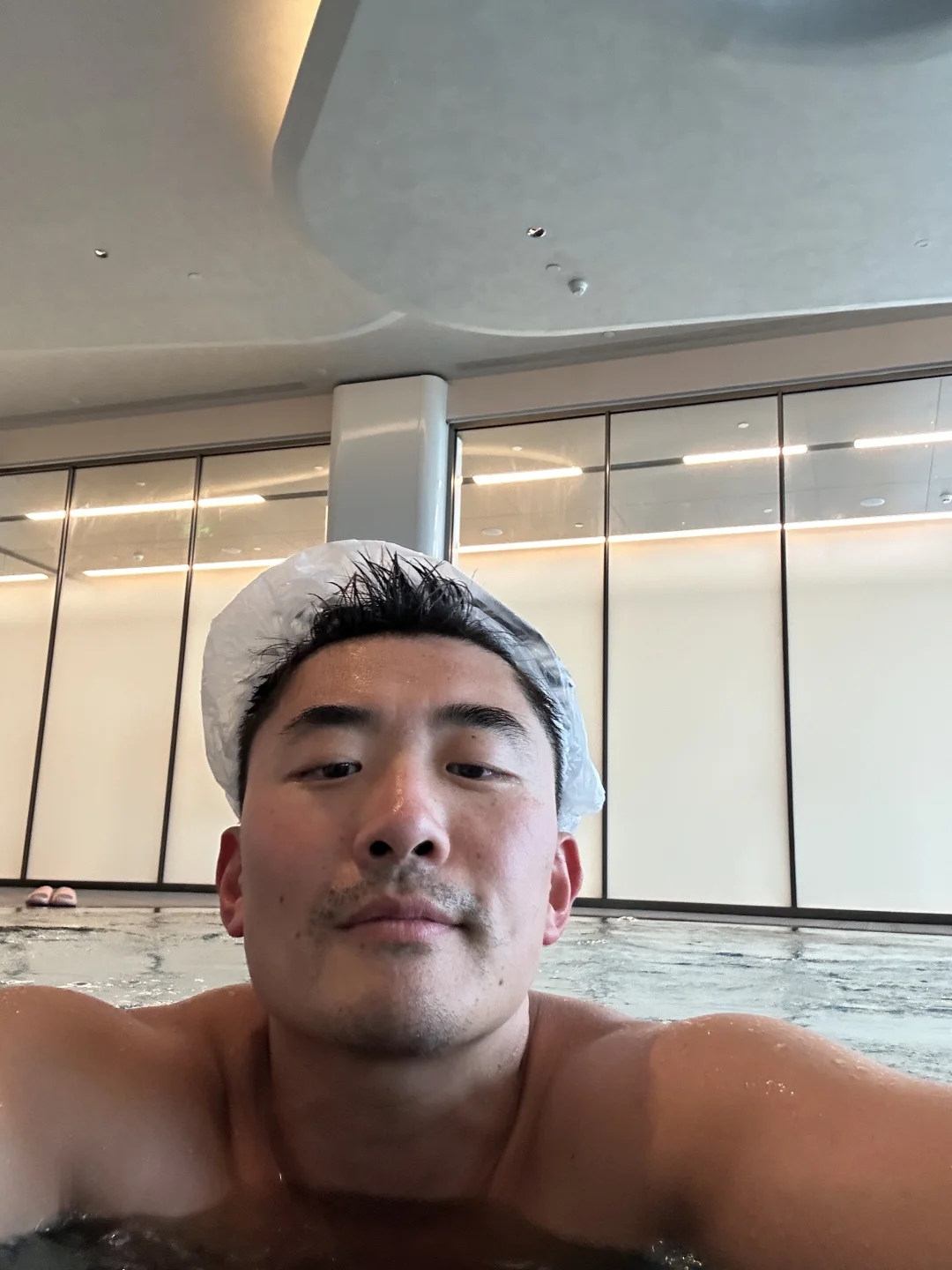 山东酒店泳池需要戴泳帽你们知道吗？