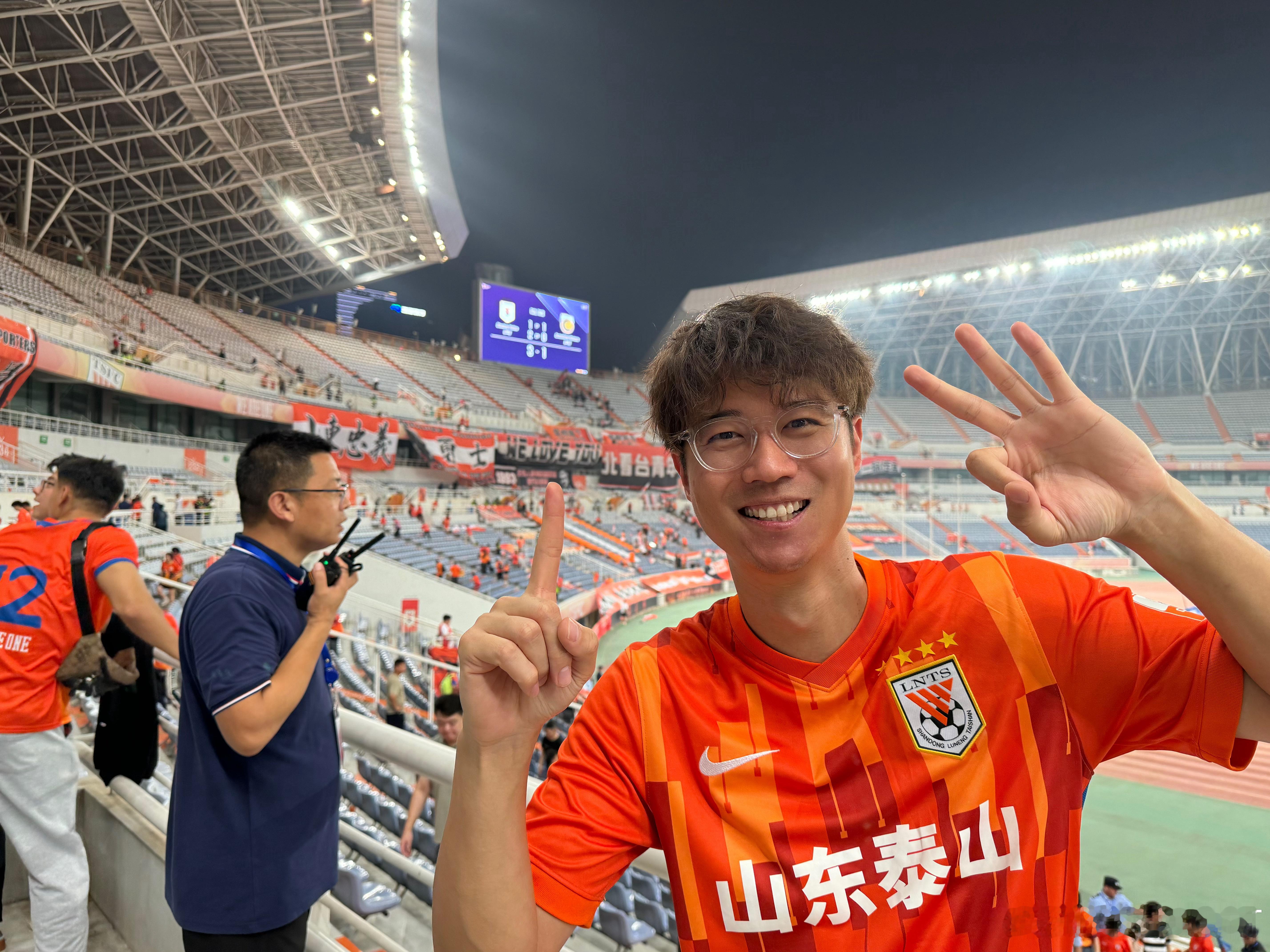 依然回来看球没输过啊哈哈，祝大家中秋快乐❤️  ​​​