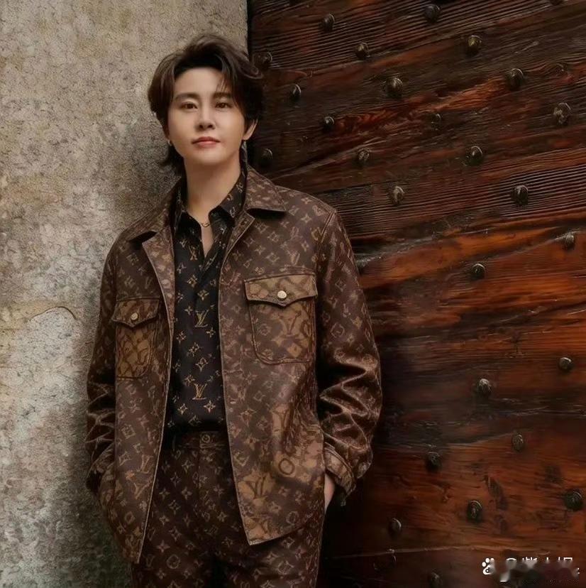 浪姐让王濛一下子就成了LV的代言人，看来浪姐舞台不简单啊！ 