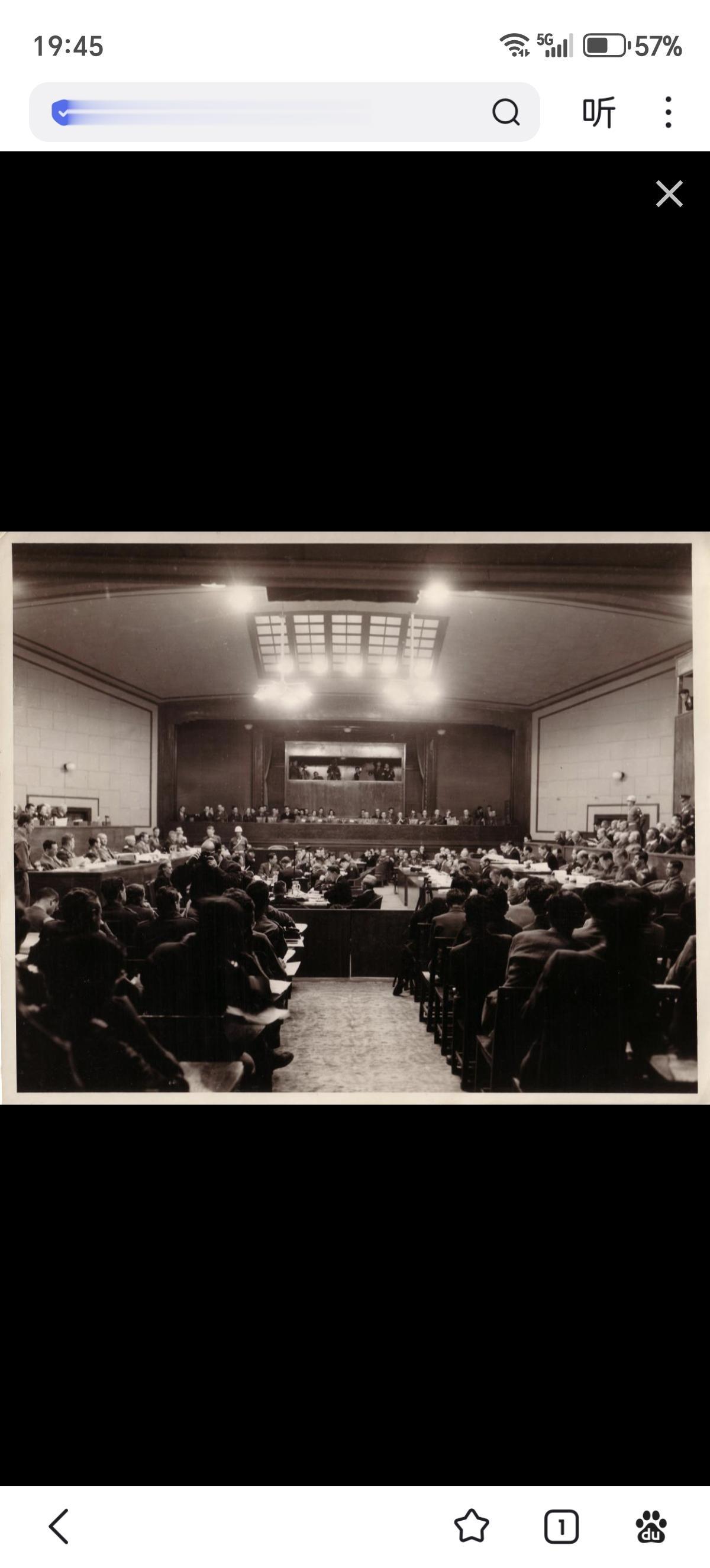 远东国际军事法庭地址为日本东京市原陆军省大厦。下图为远东国际军事法庭审判日本战犯