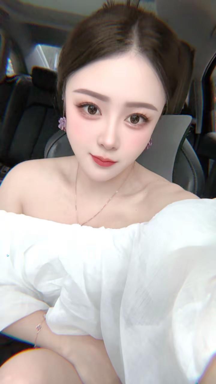 果然，老歌，还是要我这个老东西听得懂白色露肩上衣穿搭