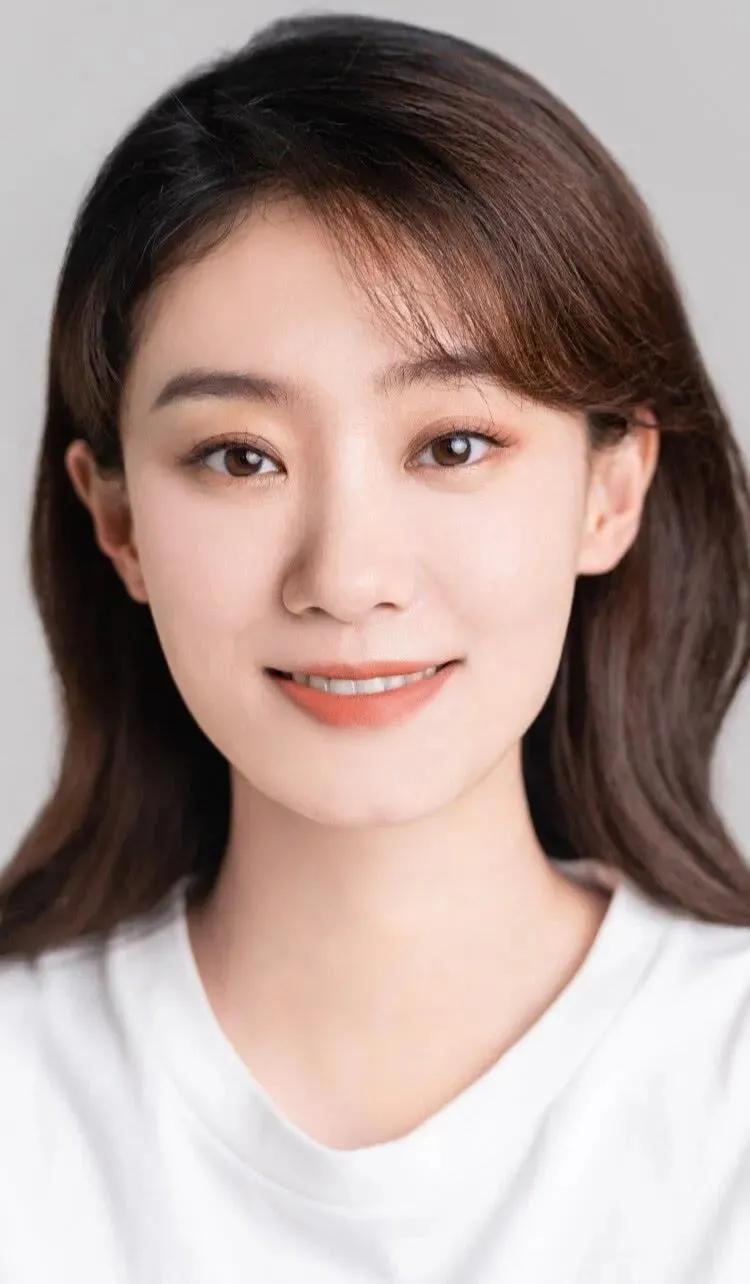 张小斐，一个备受瞩目的演员，她的出色表现和坚定的演技成就吸引了无数粉丝。从她的职