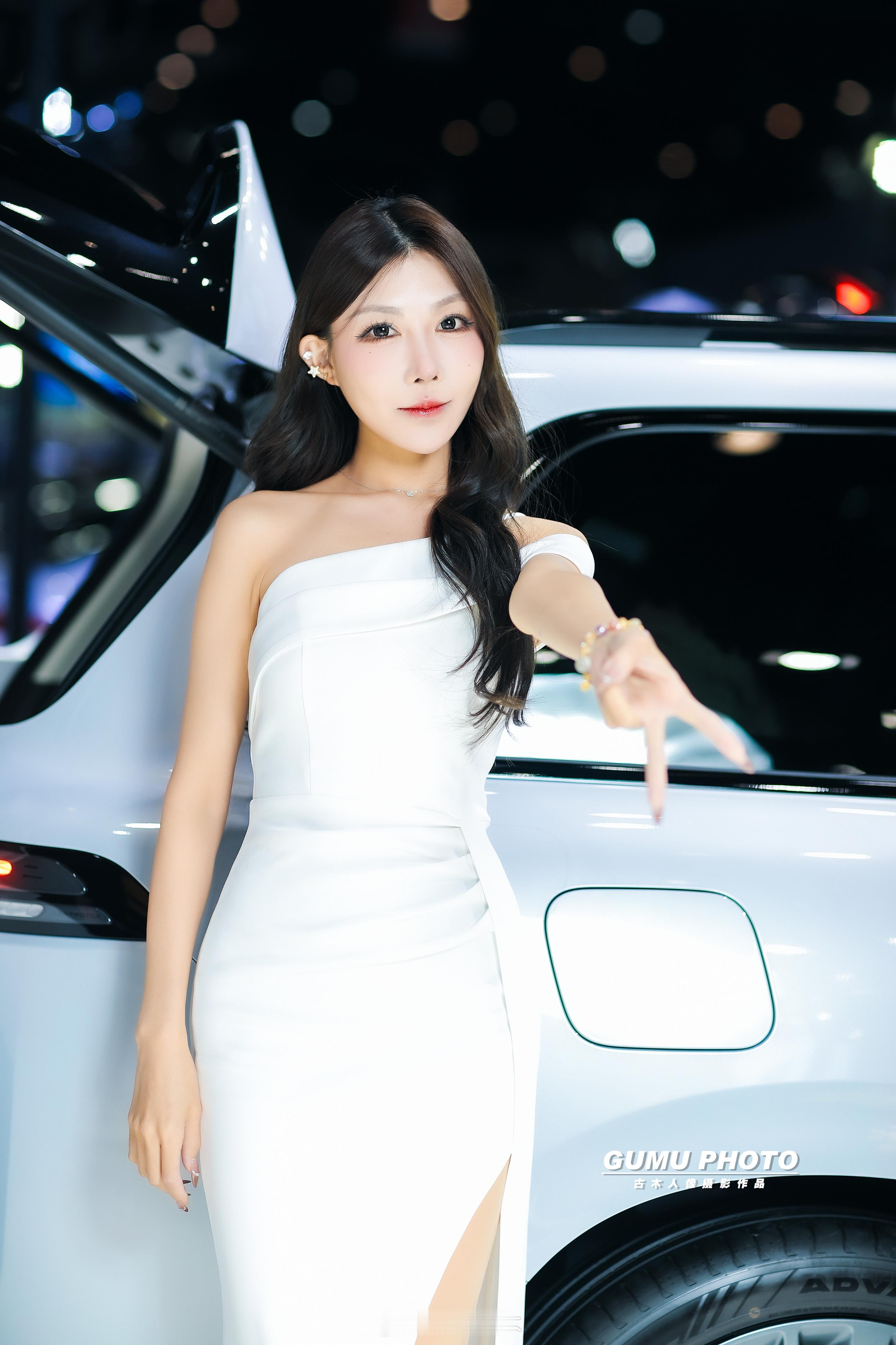 2025成都双十二车展零跑展台模特小姐姐2025成都双十二车展 