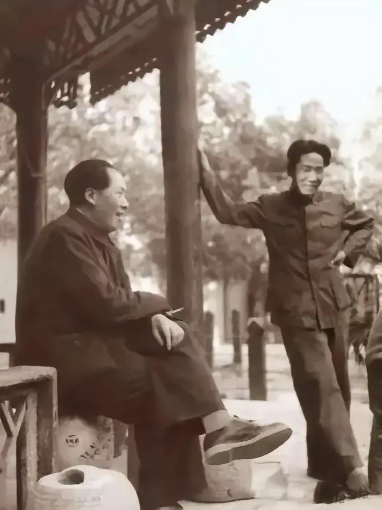 儿子出征前，跟爸爸告别！