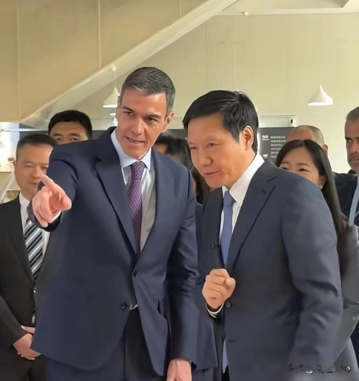 特朗普会不会去小米瞧瞧？或则说和雷军见面聊聊，毕竟前面好几个来的大人物都有此举动
