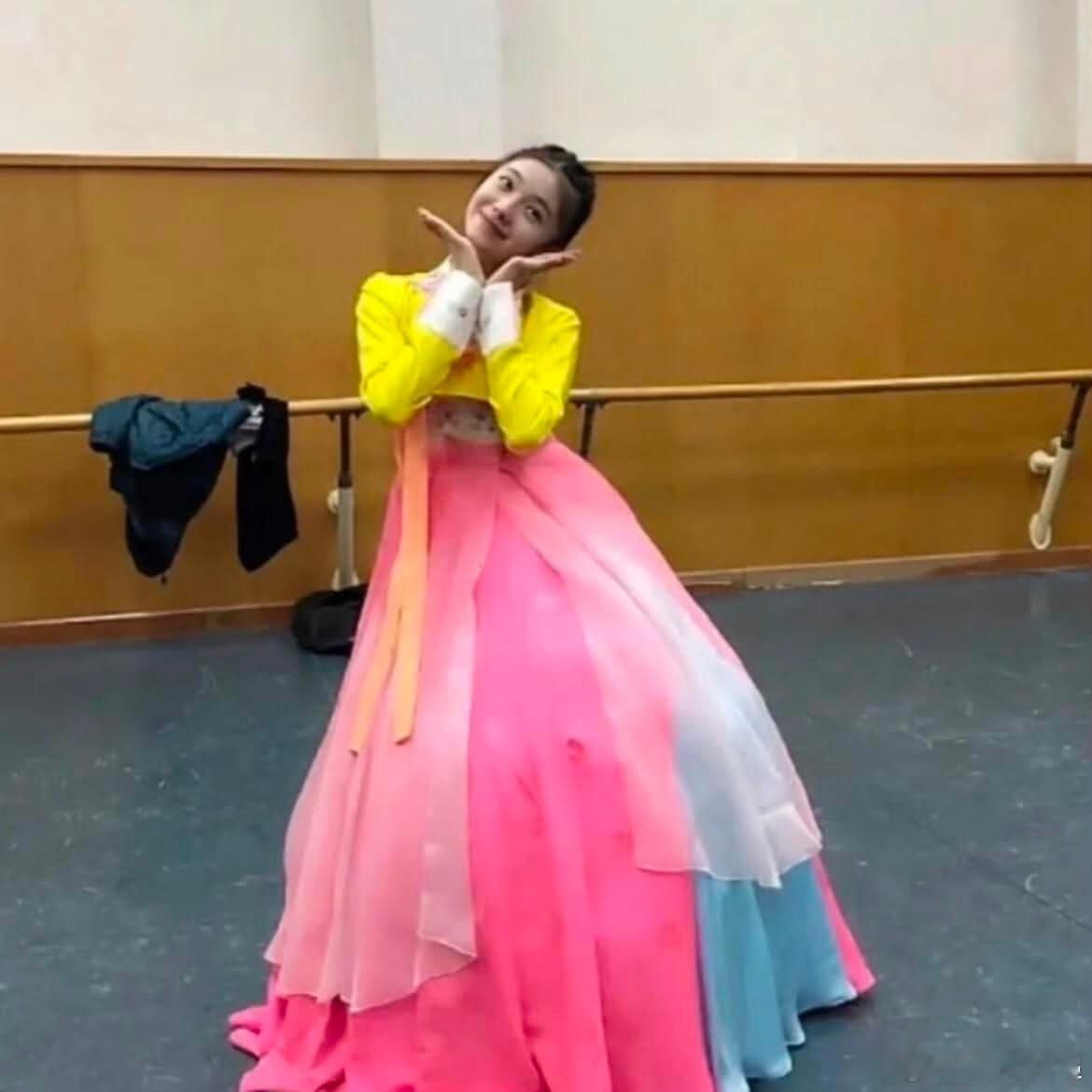 纯天然女神刘浩存小洛儿酱时期照片 